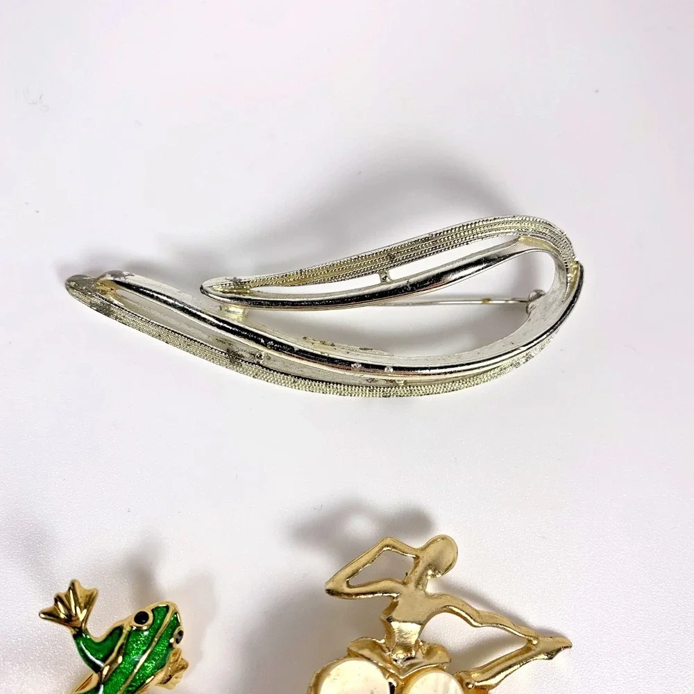Lot Of 6 Vintage‎ Brooch Pins -Silver & Gold Tone